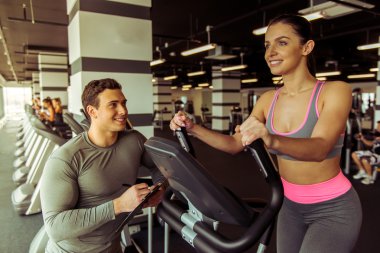 insanlar jimnastik salonu