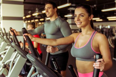 insanlar jimnastik salonu