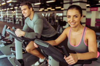 insanlar jimnastik salonu