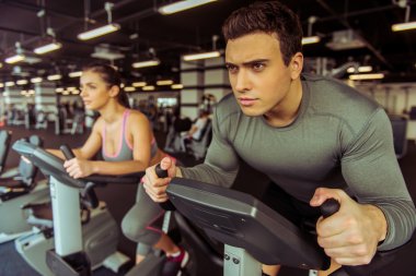 insanlar jimnastik salonu