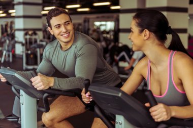 insanlar jimnastik salonu