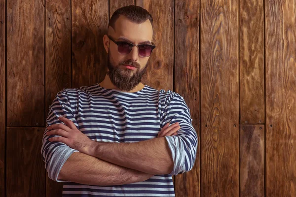 Uomo elegante con barba — Foto Stock