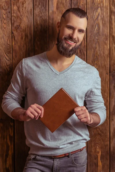 Stijlvolle Man met baard — Stockfoto