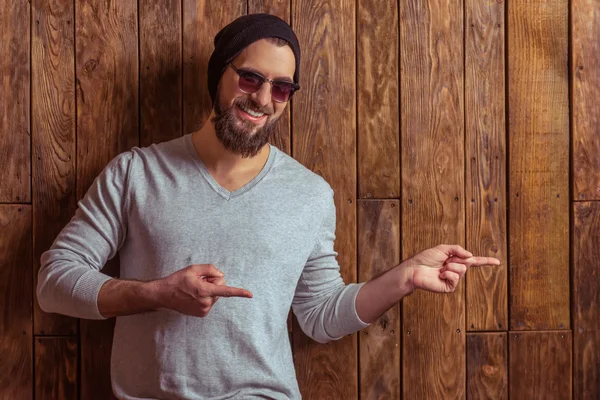 Uomo elegante con barba — Foto Stock