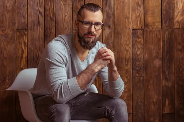 Stijlvolle Man met baard — Stockfoto