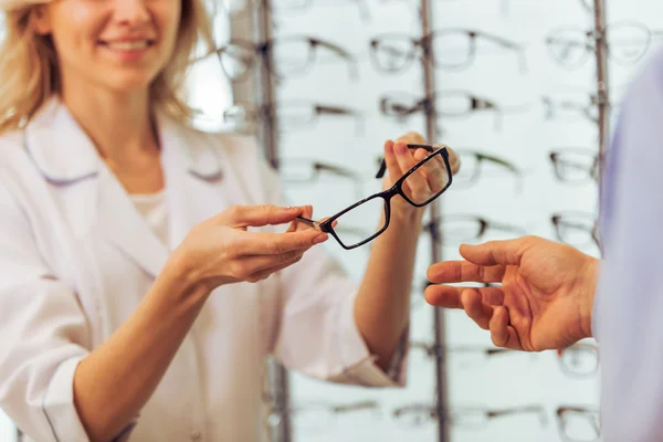 At the ophthalmologist — Stock Photo, Image