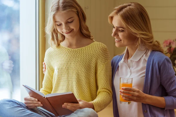 Madre e hija — Foto de Stock