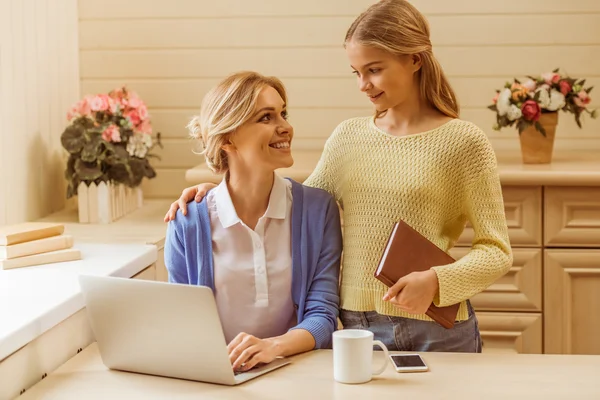 Madre e hija — Foto de Stock