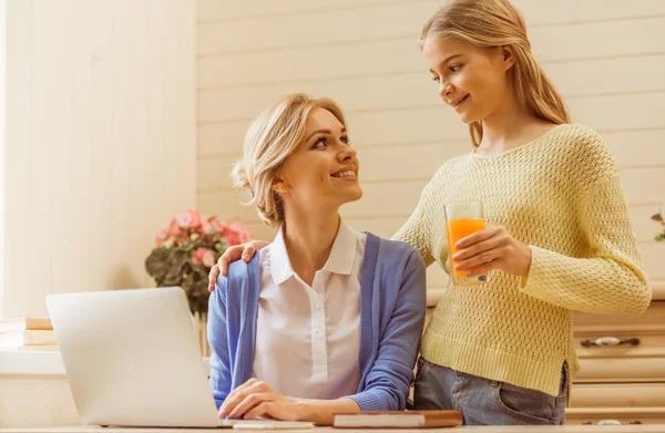 Madre e hija — Foto de Stock