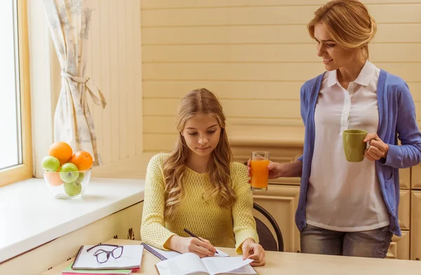 Madre e hija — Foto de Stock