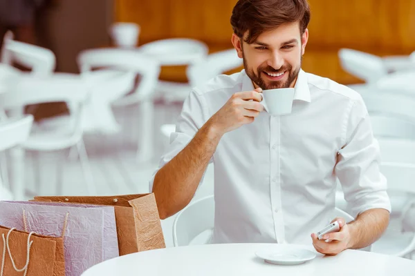 Hombre en la cafetería — Foto de Stock