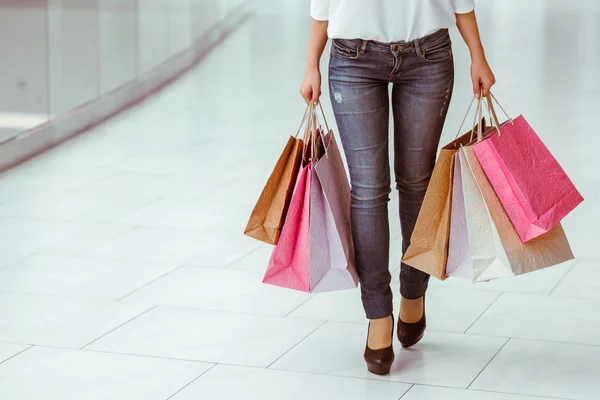 Mulher fazendo compras — Fotografia de Stock