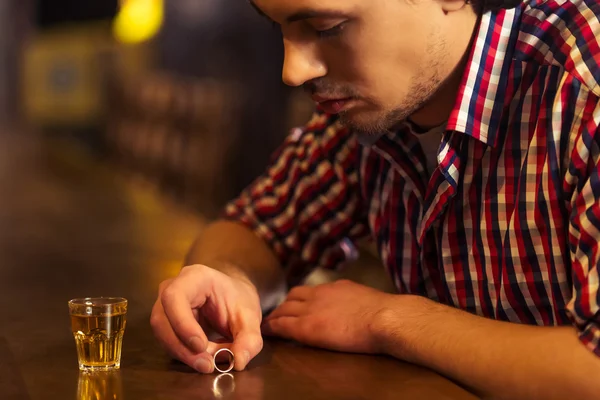 Hombre en el pub — Foto de Stock