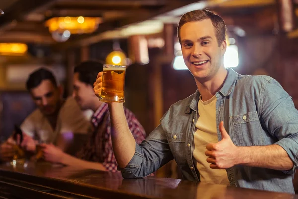 Mannen in pub — Stockfoto