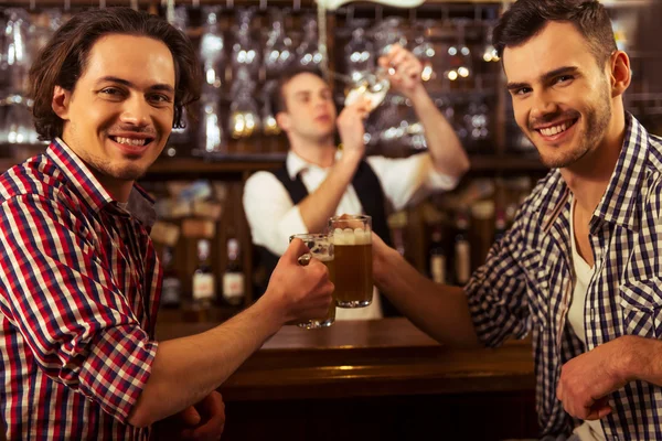 Mannen in pub — Stockfoto