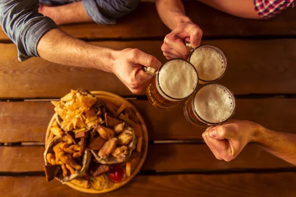 Snack y cerveza —  Fotos de Stock