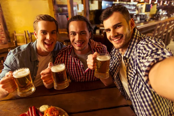 Pub erkeklerde — Stok fotoğraf