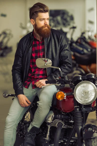 摩托车的男人 — 图库照片