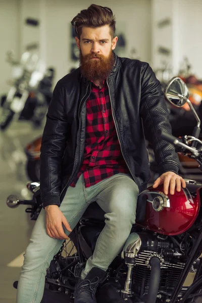 Hombre con moto — Foto de Stock