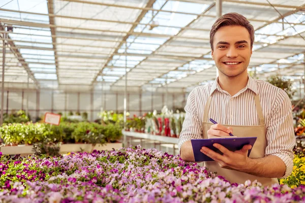 Mannen i orangeriet — Stockfoto