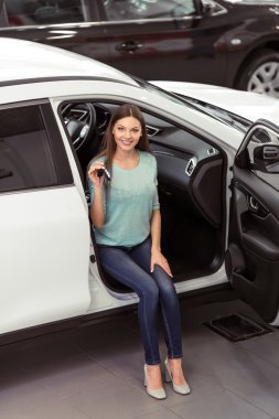 Otomobil Fuarı kadında