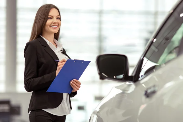 Woman in motor show — Stock Photo, Image