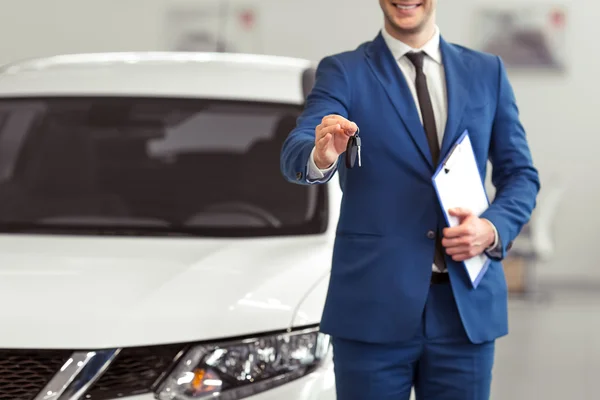 Empresário em Motor Show — Fotografia de Stock