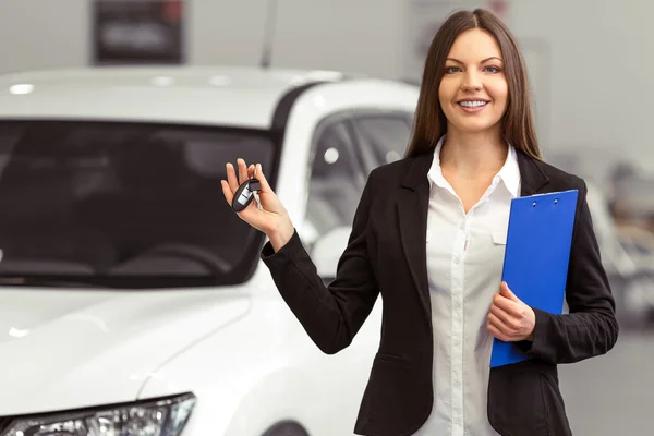 Mujer en espectáculo de motor —  Fotos de Stock