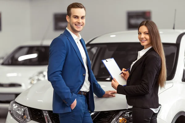 Gente en espectáculo de motor — Foto de Stock