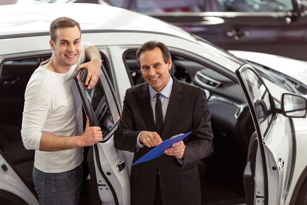 Gente en espectáculo de motor — Foto de Stock