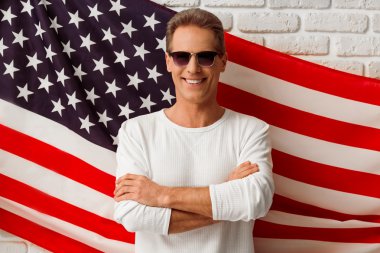 yakışıklı orta yaşlı adam