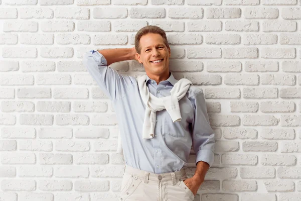 yakışıklı orta yaşlı adam