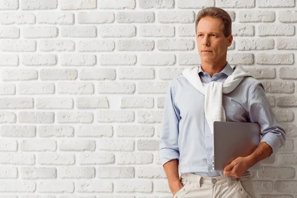 Middle aged man with gadget — Stock Photo, Image