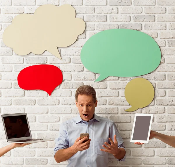 Hombre con burbujas del habla — Foto de Stock