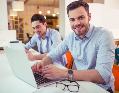 Yakışıklı erkekler çalışma