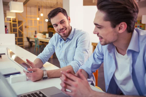 Yakışıklı erkekler çalışma