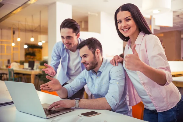 Young freelancers working — Stock Photo, Image