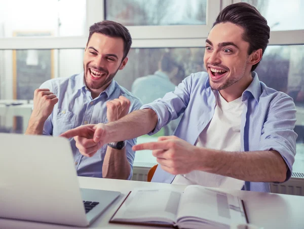 Young freelancers working — Stock Photo, Image