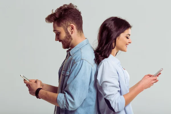 Young couple with gadget — Stock Photo, Image