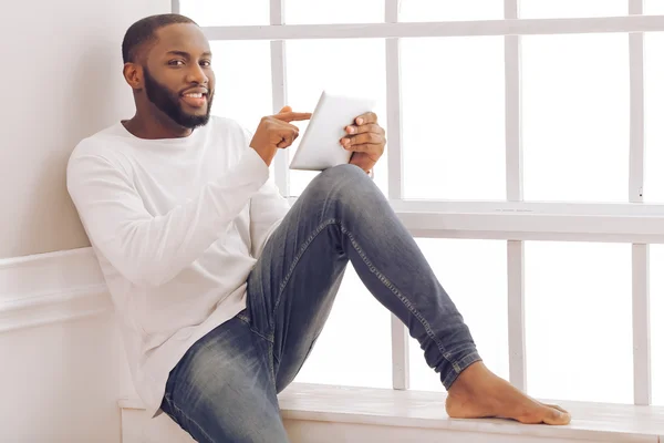 Hombre afroamericano en casa — Foto de Stock