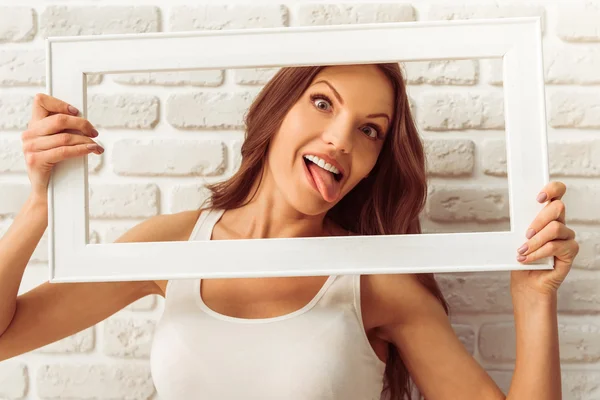 Mooie jonge vrouw — Stockfoto