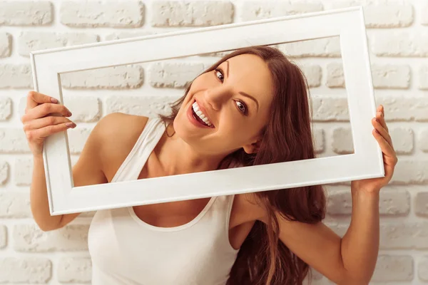 Mooie jonge vrouw — Stockfoto