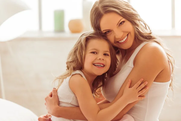 Mamá con hija —  Fotos de Stock