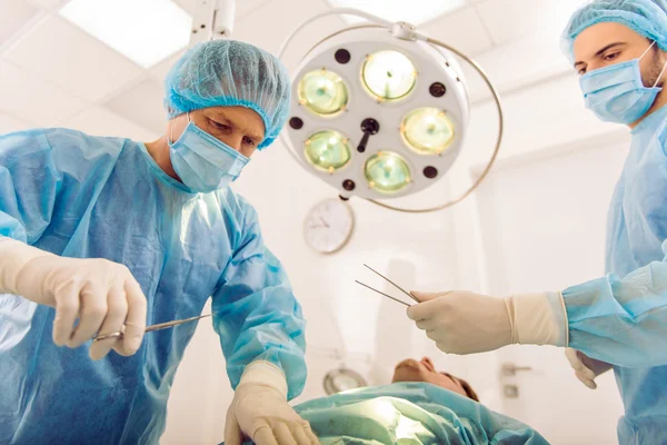 Team surgeons at work — Stock Photo, Image