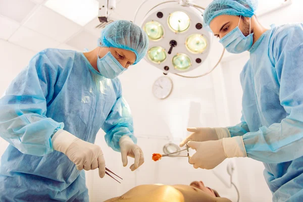 Team surgeons at work — Stock Photo, Image