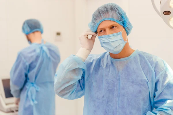 Zespół chirurgów w pracy — Zdjęcie stockowe