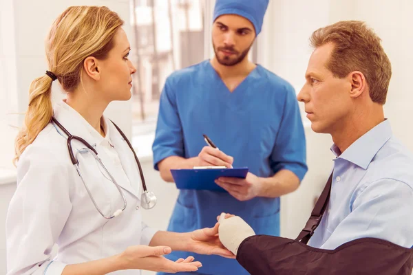 Médicos y pacientes — Foto de Stock