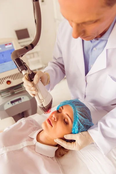 Mujer en examen médico — Foto de Stock