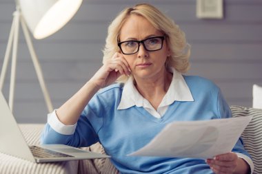 güzel yaşlı kadın