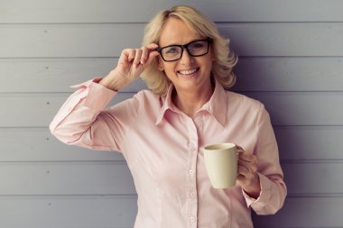 güzel yaşlı kadın